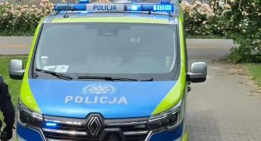 Prędkość, brak uprawnień, list gończy i kradzież w sklepie. Pracowity dzień kołobrzeskiej policji