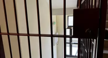 Chciał wypłacić pieniądze oszukanej seniorki. 21-latek trafił do aresztu