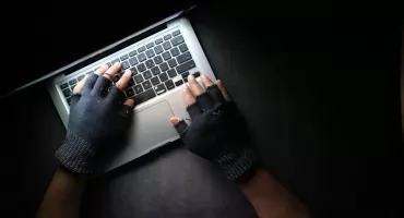 Nielegalny streaming i hakerzy okradający widzów. Jak oglądać bezpiecznie?