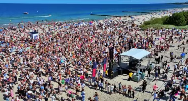 Afterparty Sunrise Festival wróciło na plażę centralną. Zobaczcie zdjęcia z lotu ptaka