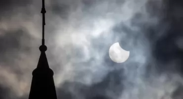 Teleskopy staną na molo. Kołobrzeg zaprasza na obserwację zaćmienia Słońca
