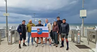 Okrążył Bałtyk na rowerze. Po 35 dniach Pseudocyklista zameldował się pod molo