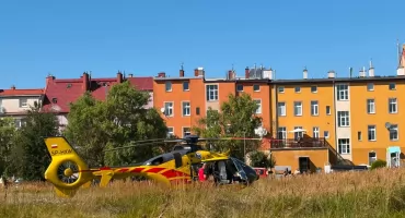 Walka o życie 60-latka w centrum miasta. Nie było wolnej karetki, do akcji ruszył LPR  