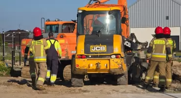 Niebezpiecznie przy świetlicy w Zieleniewie. Na placu budowy wyczuwalny był gaz