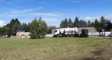 Niebezpieczne odpady znikają z Czernina. Do wywiezienia jest blisko 240 ton