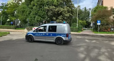 Wypadek przy Grochowskiej. Młoda kobieta wypadła z okna