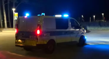 Telefon matki uruchomił nocne poszukiwania. Policjant pomógł odnaleźć kobietę w kryzysie