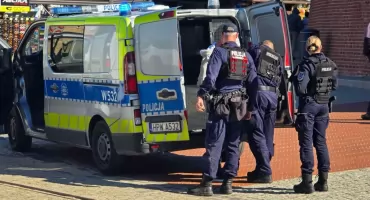 Grał w „trzy kubki” na promenadzie. 65-latek zatrzymany przez policję