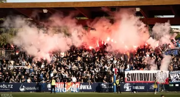 Sporo emocji na boisku i trybunach. Tak wyglądały derby w Kołobrzegu [ZDJĘCIA, NAGRANIE]