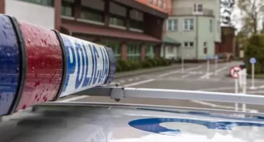 Strach przed piątkiem. Rodzice zostawiają dzieci w domach, jest komunikat samorządów