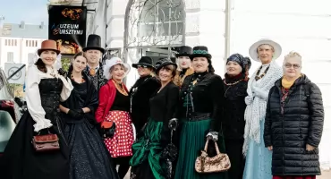 Retro spacery, dawna moda i bursztyn. W Kołobrzegu rusza nowa grupa pasjonatów