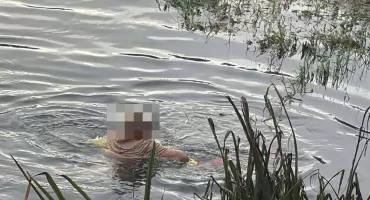 Wszedł do rzeki w ubraniach, interweniowała policja. Nietypowa sytuacja nad Parsętą