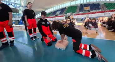 179 osób, 30 minut i jeden cel. Kołobrzeg bił rekord pierwszej pomocy [foto, wideo]