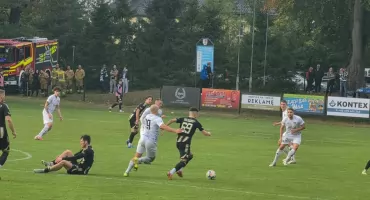Kotwica straciła prowadzenie w końcówce. Remis w derbach powiatu