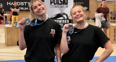 Cztery próby siły i srebrny finał. Julia Urzendowska wicemistrzynią Polski
