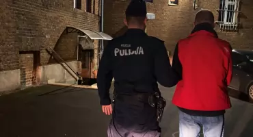 Kontrole na drogach i zatrzymanie poszukiwanego. Policyjna akcja w Gościnie