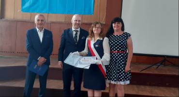 KIG przyznało narody dla zdolnych uczniów podczas inauguracji roku szkolnego